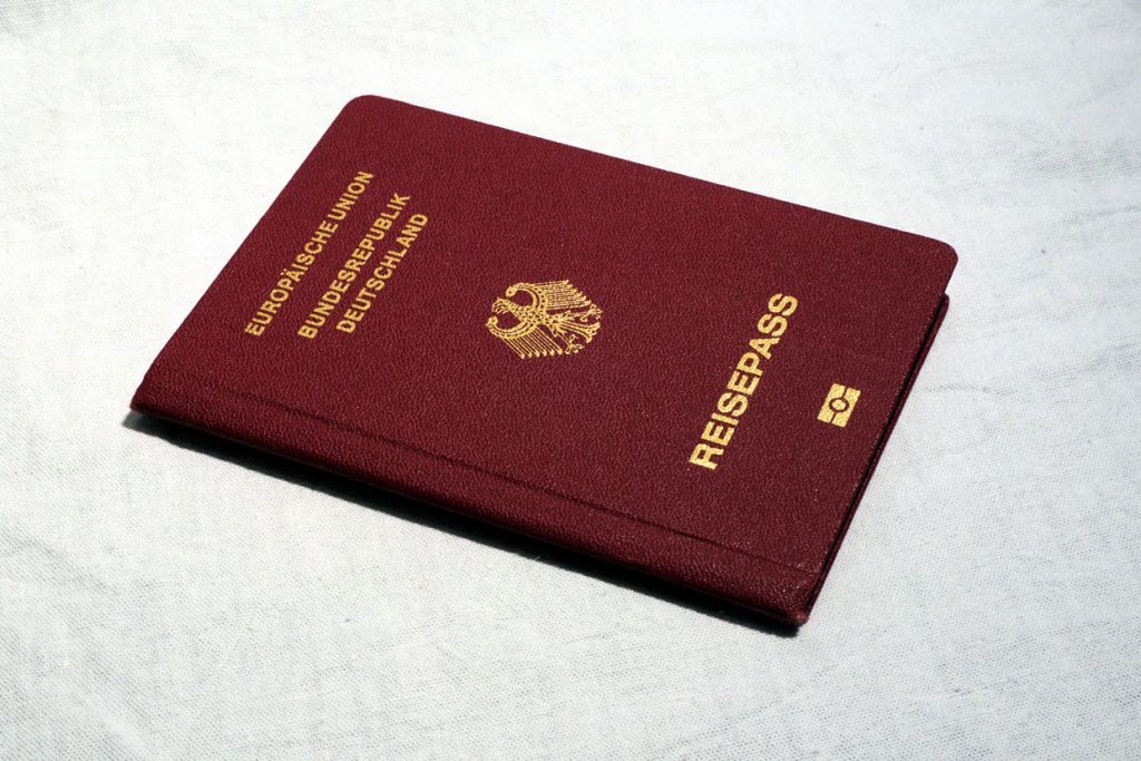 Einreise verweigert: Reisepass war noch zur Fahndung ausgeschrieben