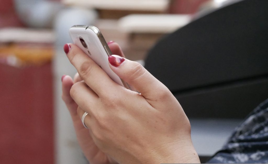 Ärztin verrät Diagnose eines Kollegen in Whatsapp-Gruppe